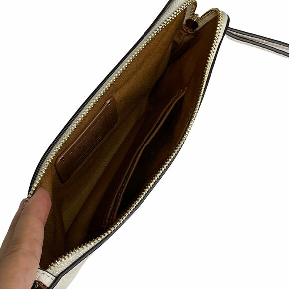 Coach X Peanuts Large Corner Zip Wristlet With Woodstock - Picture 7 of 8